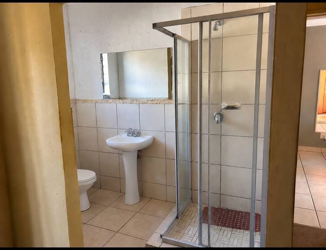 2 BEDROOM APARTMENT FOR SALE IN VANDERBIJLPARK SE 6